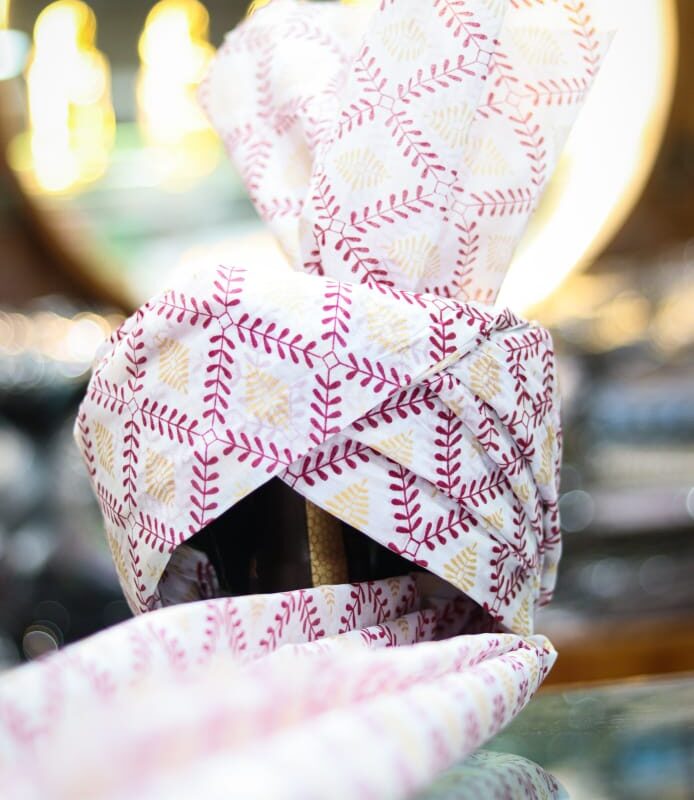 White & Maroon Leaf Pattern Imama Sharif – Traditional Islamic Turban